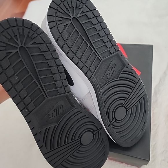 Nike Air Jordan 1 Retro High OG GS Smoke Grey 575441-126 - Picture 6 of 9